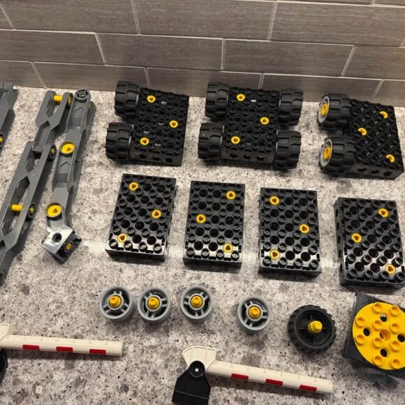 Lot of 100+ Variety of Construction Duplo-Lego Vehicles, Figures, Equipment More - Picture 6 of 7